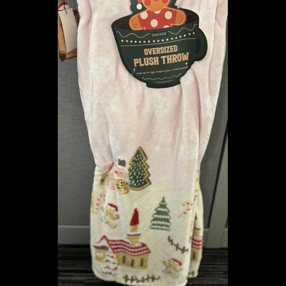 NEW Envogue Christmas Pink GINGERBREAD VILLAGE Super Soft Throw Blanket-NWT